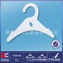 淘寶貨源:加強加厚型一次性塑料衣架 干洗店衣架 簡易衣架 低價批發 淘貨源